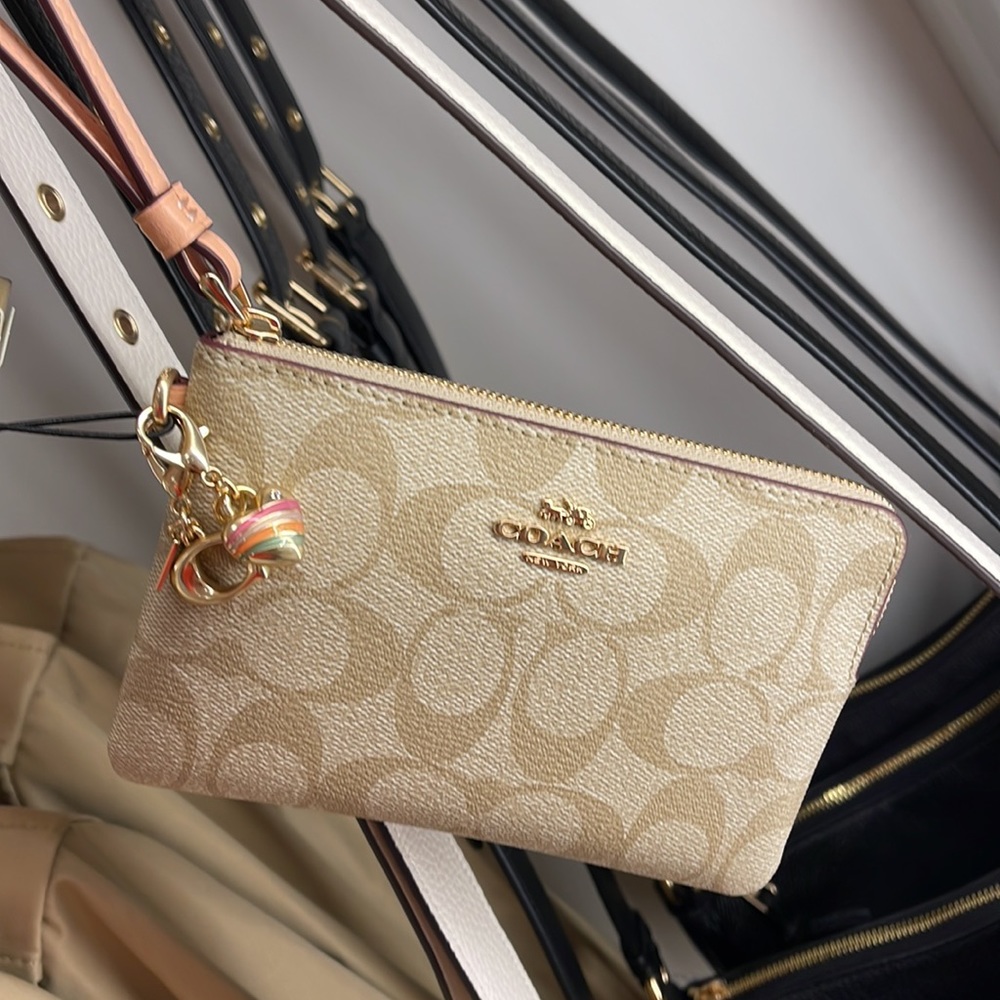 Coach Boxed Corner Zip Wristlet In Signature Canvas
Gold/Light Khaki/Faded Blush - Picture 14 of 16